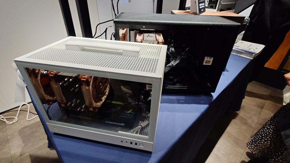 コンパクトPCは“持ち運ぶPC”ではなく“添え置きPC”